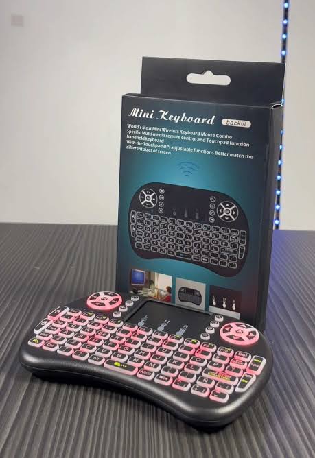 Mini Teclado Inalámbrico para TV con Touchpad y Luces LED Retroiluminadas